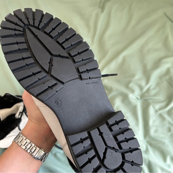 🩷M. GEMI WHITE LEATHER BLACK FUR WINTER LACE UP TRENDING ANKLE BOOTS SIZE 9 - Picture 14 of 14